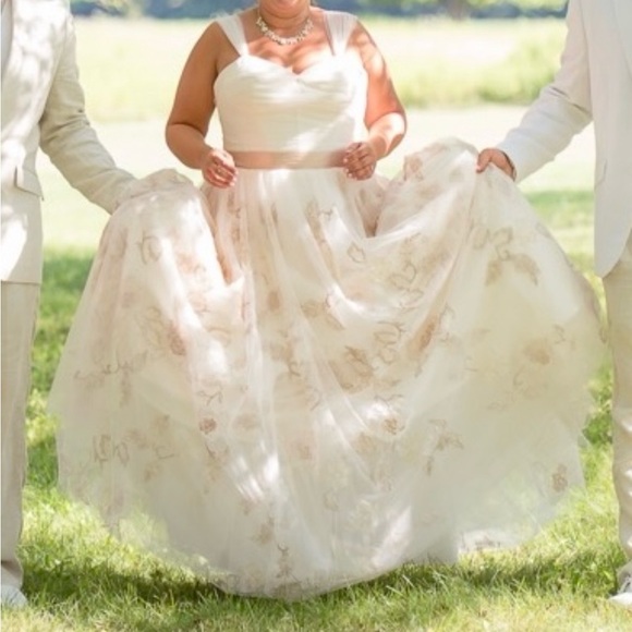 Oleg Cassini Wedding Dress - Picture 4 of 5